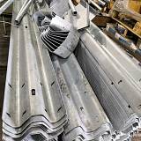 Металлические барьерные дорожные ограждения